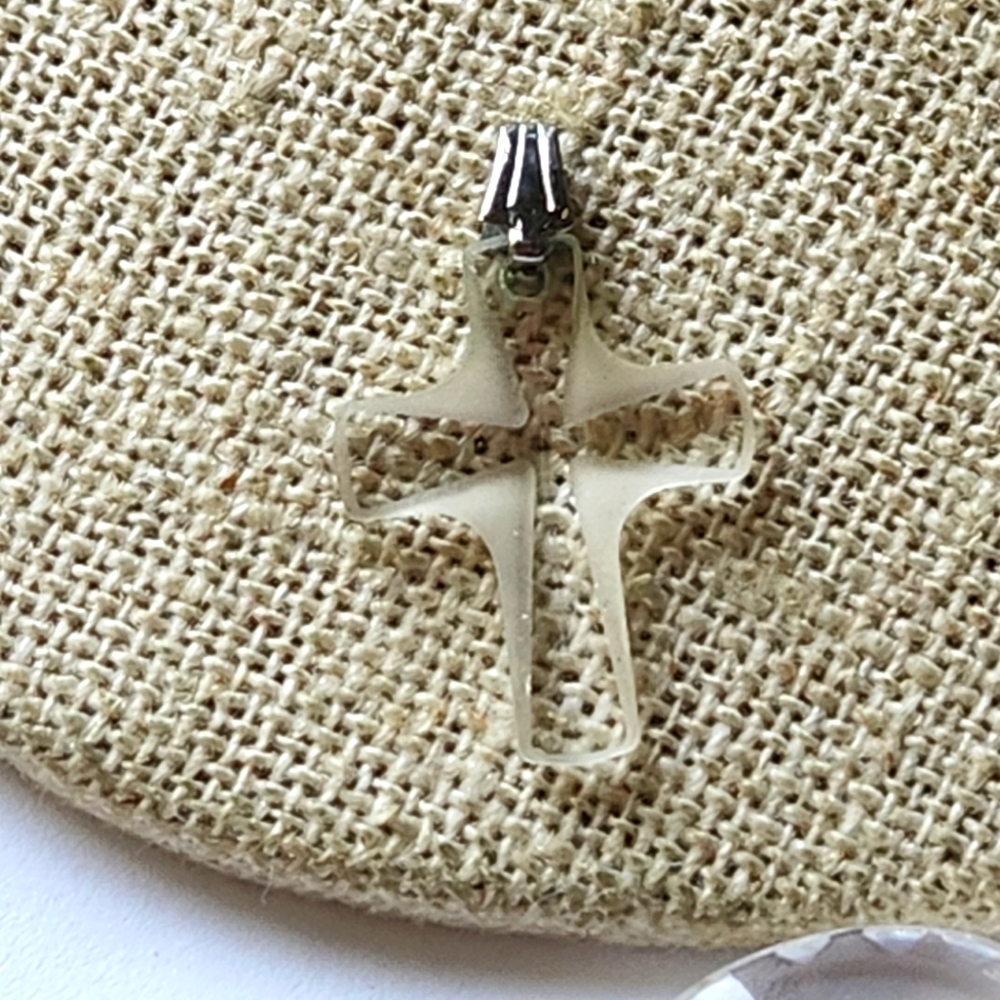 Vtg Faceted Frosted Cut Clear Glass Cross Pendant/Charm Silvertone Bail  3/4"